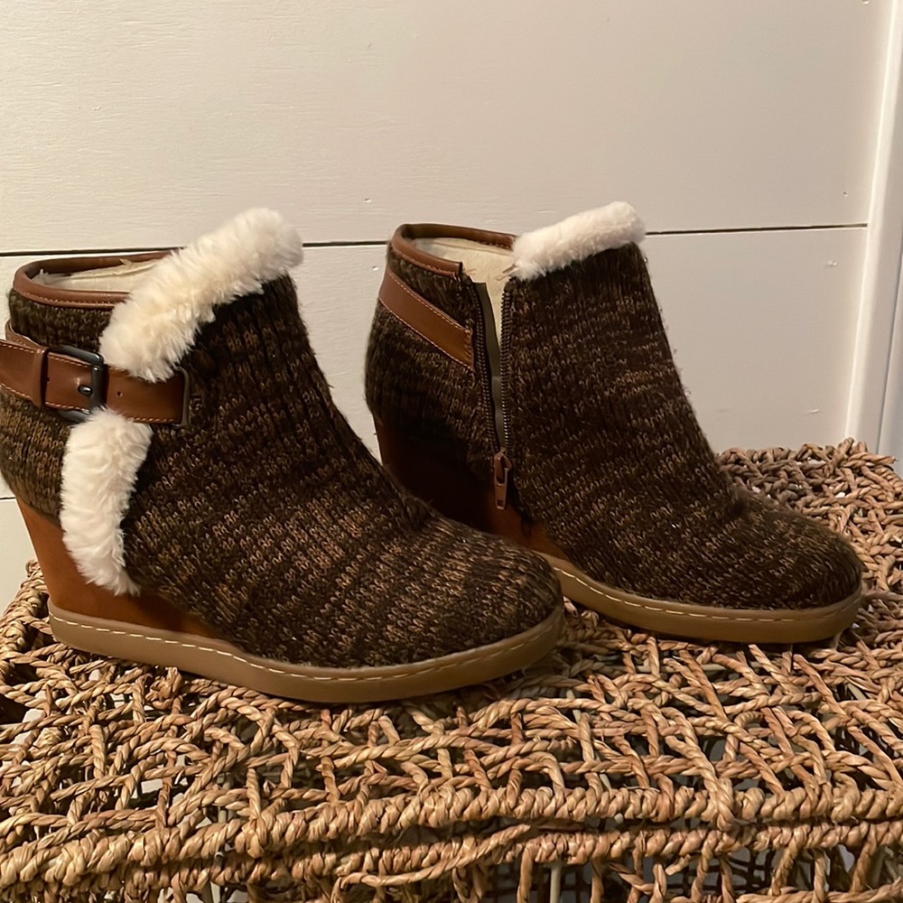 Muk luck size 10 AnnMarie wedge heel boot